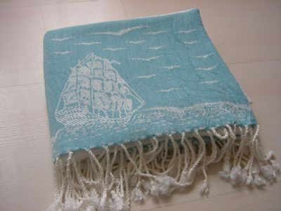 Elle Dokumas� T�rk Hamam� Havlular��reticisi
T�rk Hamam Havlu | El �rg�s� Fouta<br><br>Elle Dokumas� T�rk Hamam� Havlular��reticisi
T�rk Hamam Havlu | El �rg�s� Fouta<br><br>

T�rkiye'  de geleneksel pestemal banyo havlular�,  nadiren el dokumas� yapmaktad�r ve Denizli b�lgesinde deneyimli dokumac�lar taraf�ndan �retilmektedir.  Anadolu'  da yakla��k alt� y�z y�ll�k bir ge�mi�i vard�r.  Baz�lar�n�n sa�akl� havlu,  p�sk�ll� havlu,  hamam havlu,  pe�temal veya T�rk havlu dedi�ini duyabiliyorsunuz.  <br><br>

Peshtemal �ok emici ve �ok h�zl� kuruyor,  hafif ve hafif bir alan kapl�yor,  bu da m�kemmel seyahat arkada�� anlam�na geliyor.  Banyolar,  havuzlar,  spa,  plajlar,  spor tesisleri ve en �nemlisi bebek bak�m� a��s�ndan harika,  olanaklar s�n�rs�z!  <br><br>

Geleneksel olarak Peshtemal,  tezgahlarda%  100 pamuklu dokumadan yap�lm�� bir bezdir ve yakla��k 600 y�ll�k bir tarihe sahip buharl� banyodaki cisimleri �rtmek i�in kullan�lm��t�r.  Daha yak�n zamanlarda Pe�temal ayr�ca Linen & Bamboo gibi do�al elyaflardan �retilmi�tir.  <br><br>

Pe�temal Bornoz olduk�a emici ve �ok h�zl� kuruyor,  hafif ve hafif bir alan kapl�yor,  bu da m�kemmel seyahat arkada�� anlam�na geliyor.  Banyolar,  havuzlar,  spa,  plajlar,  spor tesisleri i�in harika!  <br><br>

PAMUK Line<br>

-  %  100 T�rk �evre dostu pamuk-  �nce ve Hafif-  Y�ksek Emici,  H�zl� Kuru-  �ok az yer kapl�yor-  Ta��mas� kolay-  5-  15 renk kullan�labilir-  Nak��l�,  ki�iselle�tirilmi� olabilir-  �zel etiket mevcut-  Do�al el yap�m� p�sk�ller ve sa�aklar-  Herkes i�in m�kemmel bir hediye,  unisex-  95x190 cm,  95x180 cm,  95X200 cm-  Pre-  Washhed,  Pre-  shrinked-  T�rkiye'  de �retildi<br><br>

Linen & Bambee Hatt�<br>

-  %  70 Keten /  %  30 Pamuklu Hamam Havlular�<br>

-  %  30 Keten /  %  70 Pamuklu Hamam Havlular�<br>
-  %  70 Bambu /  %  30 Pamuklu Hamam Havlular�<br>

Nerede kullan�l�r?  <br>
Hamam Havlu,  Beach Pareo,  Plaj havlusu,  Masa �rt�leri,  Koltuk K�l�f�,  �ezlong Kapa��,  andalye �rt�leri,  �al,  Spa Havlu,  Sauna Havlu,  Sauna Pareo,  Yoga F�rlat,  A��k piknik,  Masaj masas� �rt�s�
