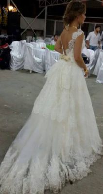 Sevinc Guney Couture - Sevinc Guney Couture bir gelinlik markasidir.  Magazalarinda musterileri ile bire bir calismak ile b