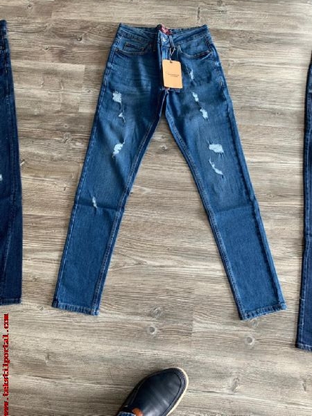 380.000 pieces Men's Jeans will be sold<br><br>380.000 pieces Jeans Series will be sold<br>
11 ounces<br>
Size range from 30- 38<br>
Male<br>
Made in Turkmenistan<br>
Istanbul bonded warehouse delivery

98% cotton, 2% lycra
