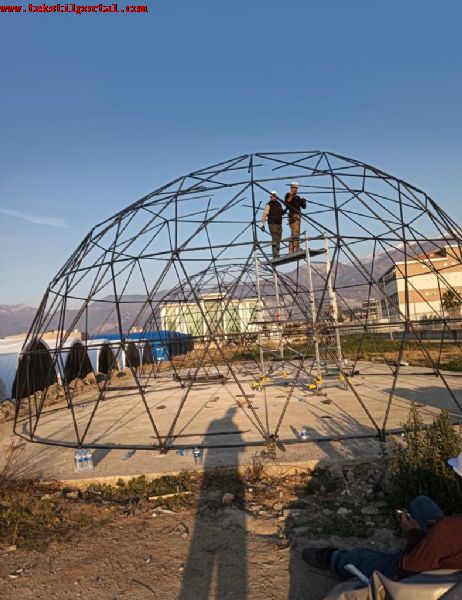  Earthquake tents setters